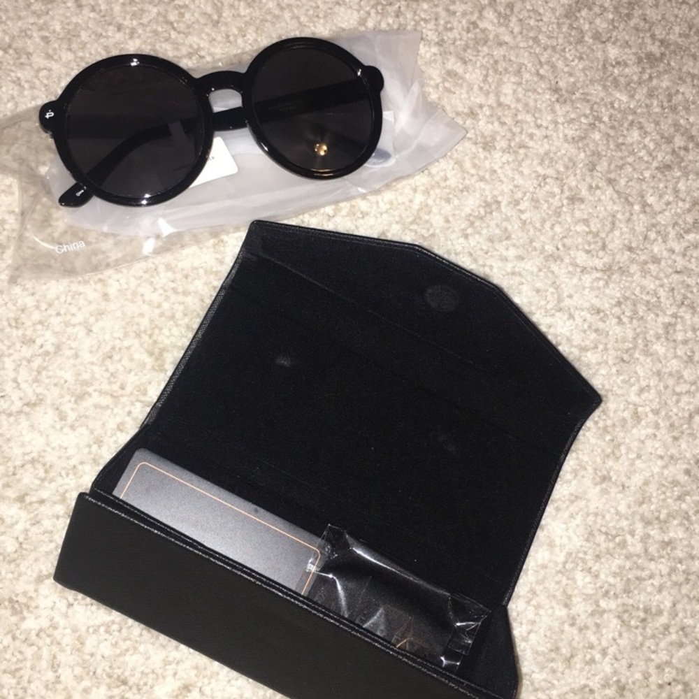 NWT PRIVE REVAUX SUNGLASSES